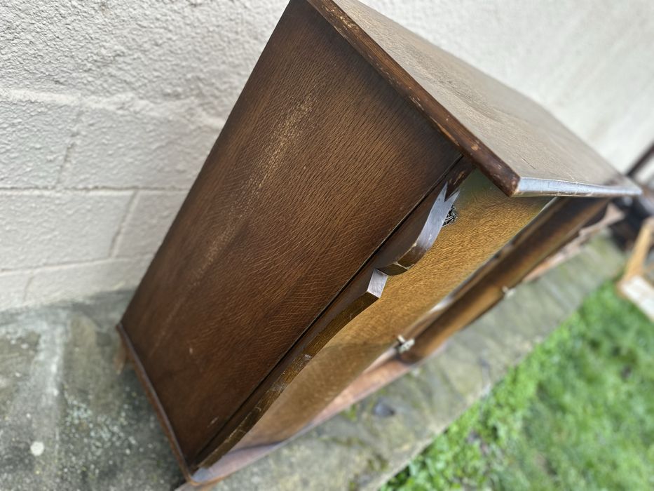 Ретро шкаф витрина