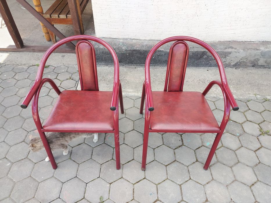 Продам стулья новые