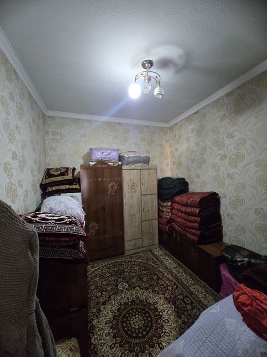 Yunusobod tumani  otchopar maxallasida  uy sotiladi 6 xona 3sotik