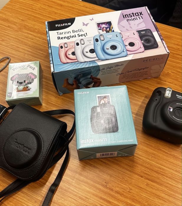 Продам instax mini 11,