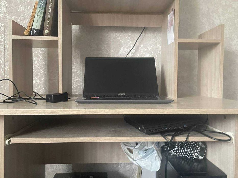 Стол для компьютера и учебы