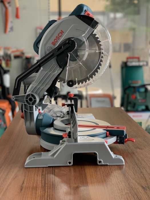 Торцовочная пила Bosch GCM 216 Professional