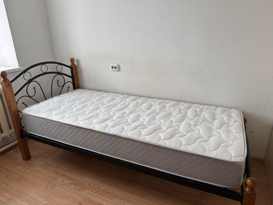 Однушка кровать с матрасом