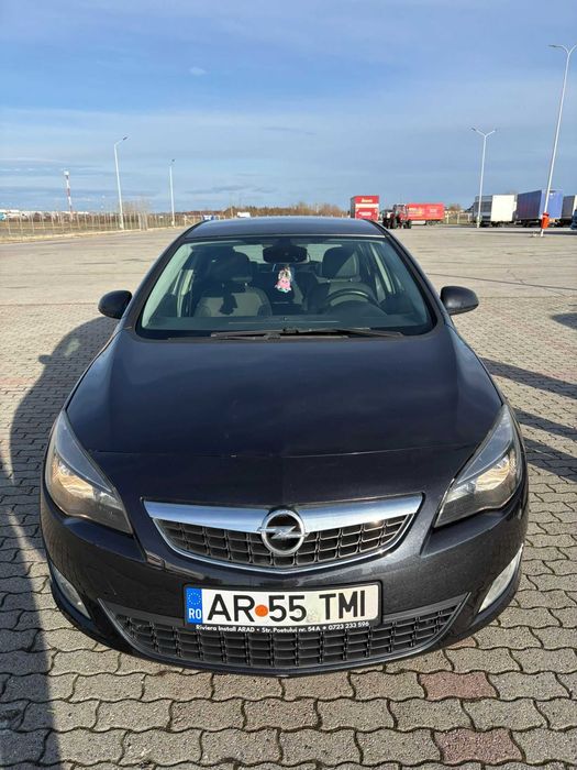 Se vinde OPEL ASTRA 2012