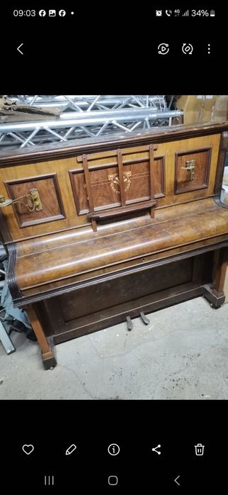 Vând pianina veche perfect functionala 1700 lei