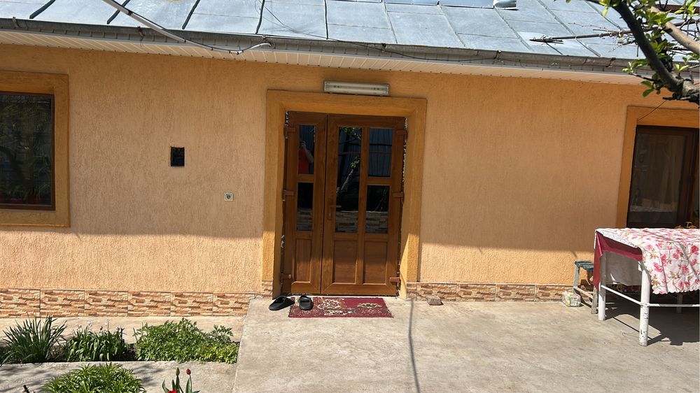 Casa de vanzare Husi