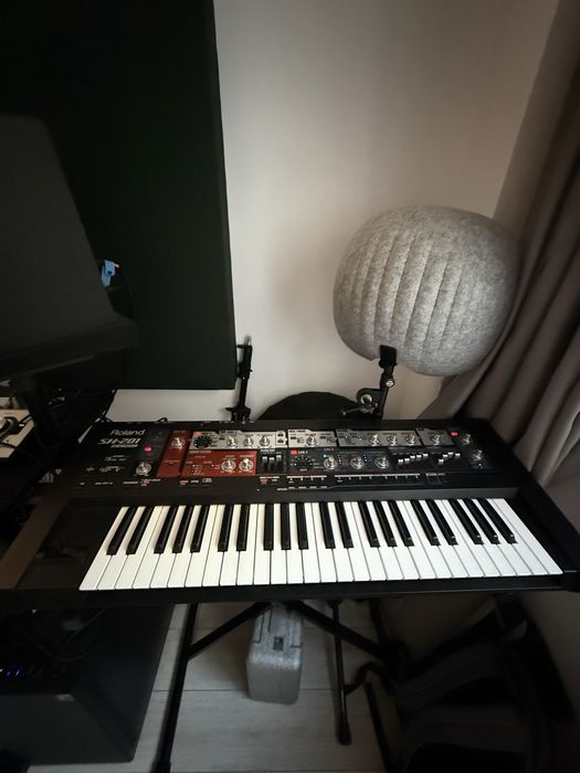 Roland SH201 Synthesizer