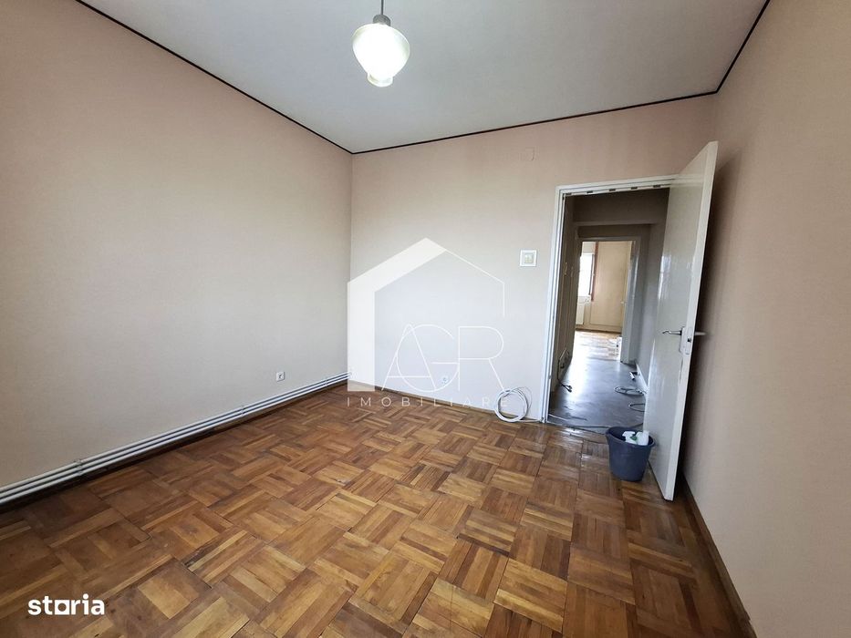 Apartament cu 4 camere, zona Nord