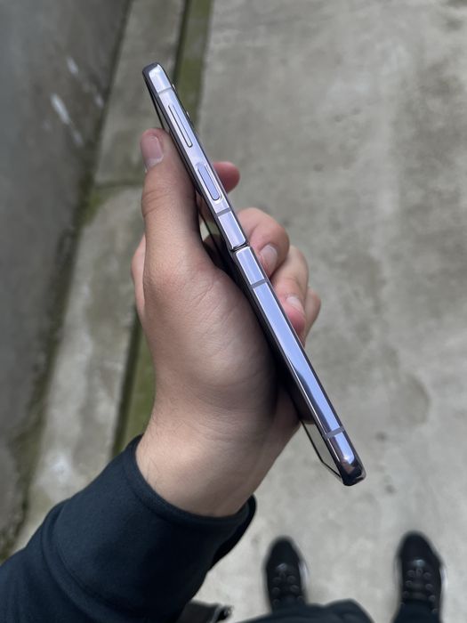 Samsung Galaxy Z-Flip 4 8/256Gb 200$