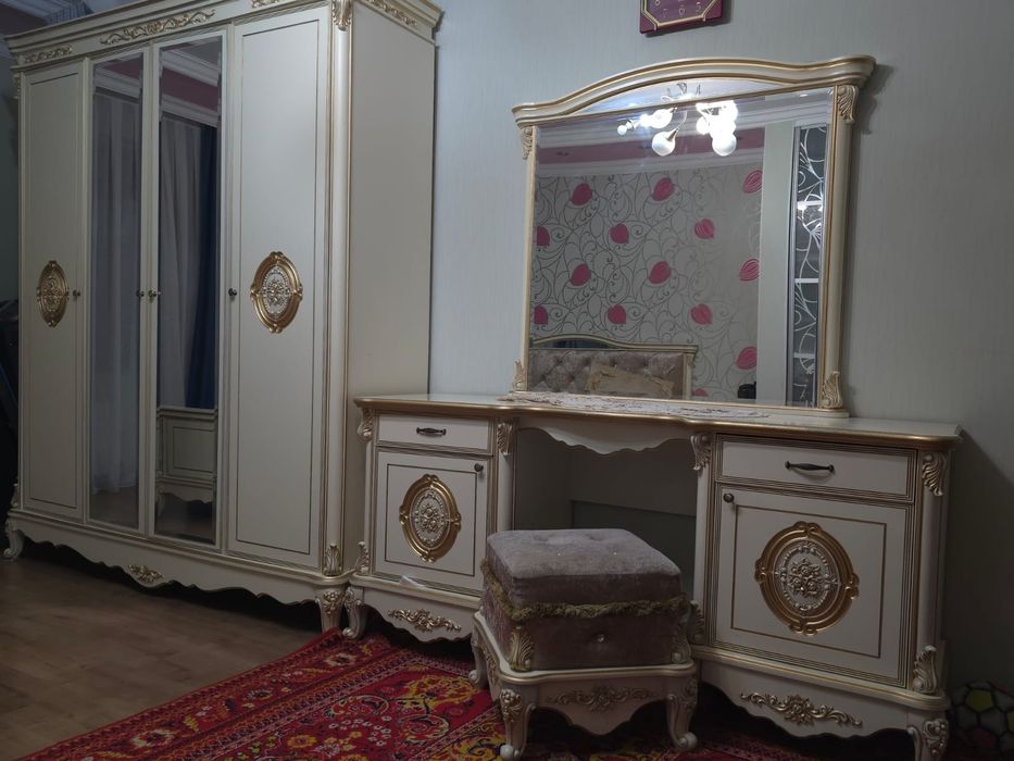 Продается спальный гарнитур