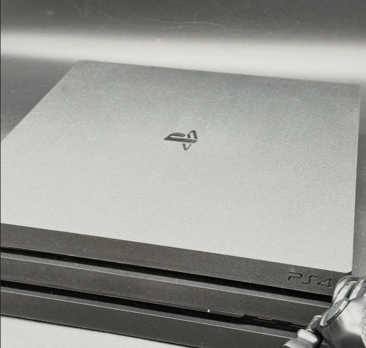 PlayStation 4 Pro - 1tb in stare foarte buna