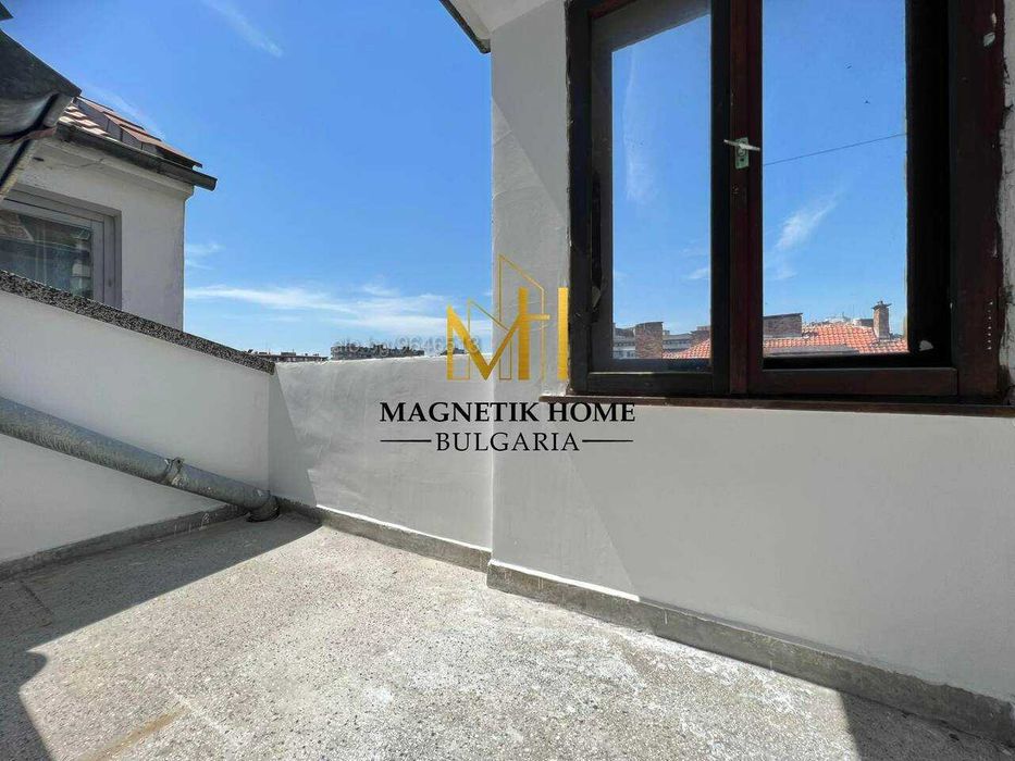 Чудесен двустаен апартамент с отделна кухня до ”ПМГ” в супер центъра