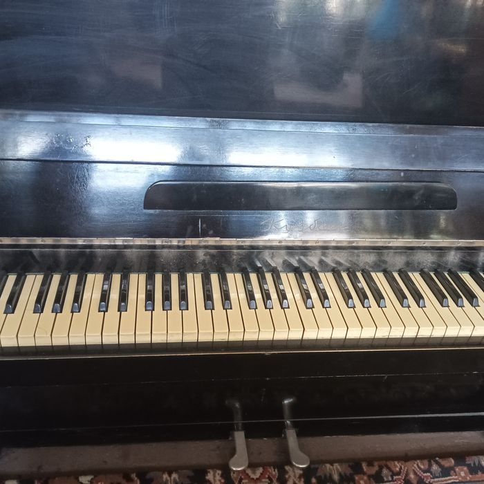 Продаётся пианино