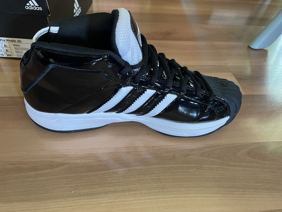 Adidas Pro model Чисто нови N 42/5