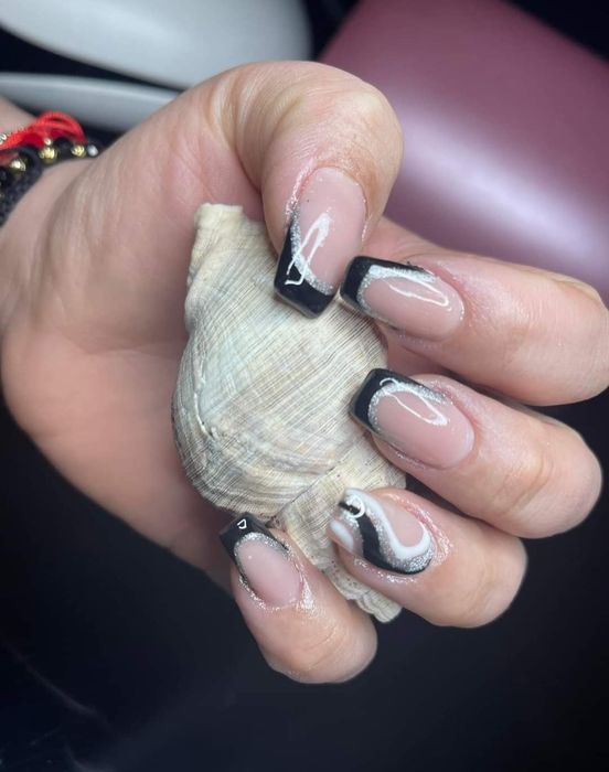 Unghiuțe cu gel manichiura