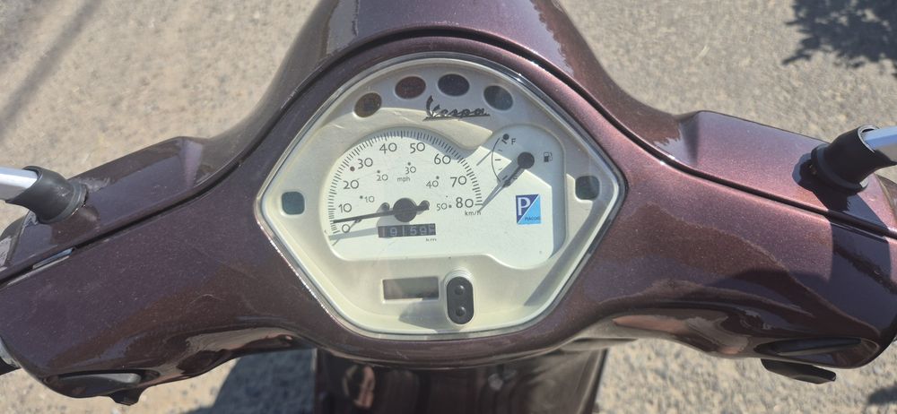 Scuter Piaggio Vespa LX50