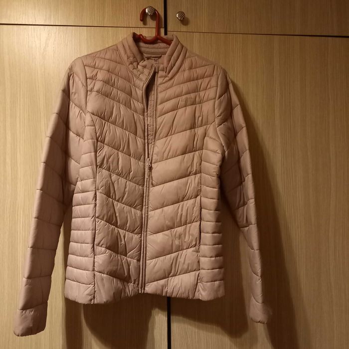 Vand geaca scurta din fas 4F mari.ea M, stare foarte buna