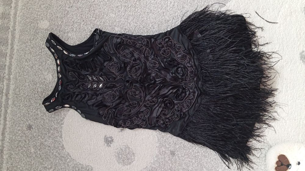 Шикарное фирменное платье на девочку