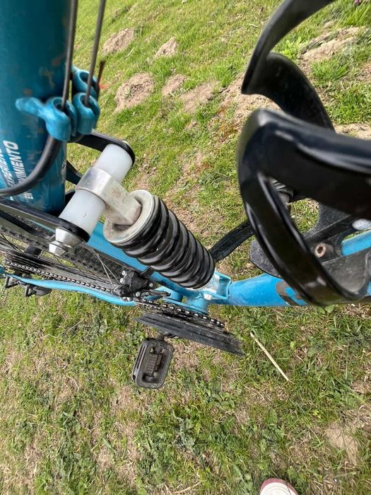 Bicicleta full suspensie