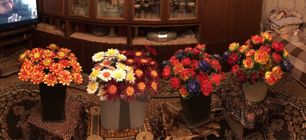 Цветы из пластика.