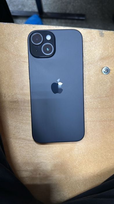 Продаю айфон 15 с гаранти