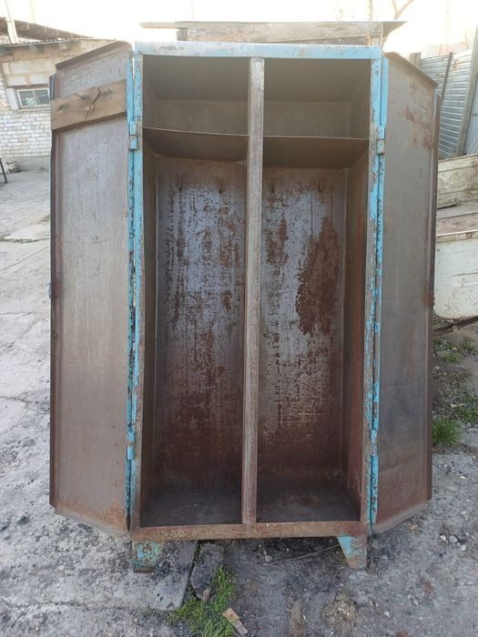 Продам сейф металлический