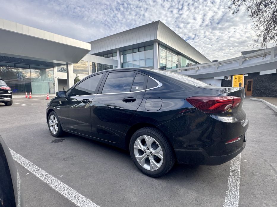 Onix Premier sotiladi zor xolatda