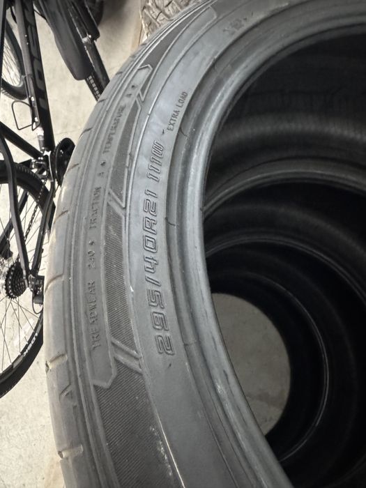 295/40R21 dunlop