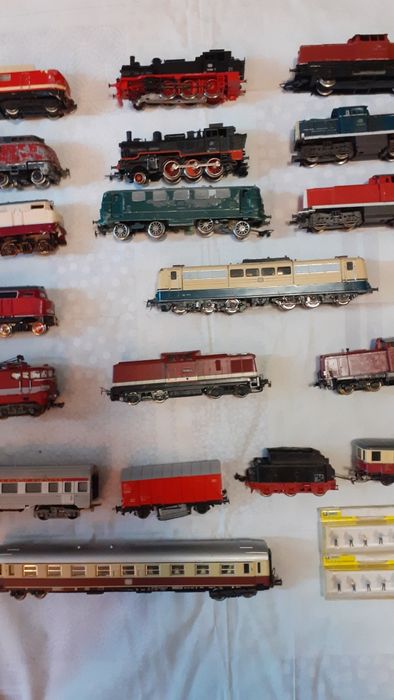 Locomotive&vagoane&tender trenulet electric scara HO