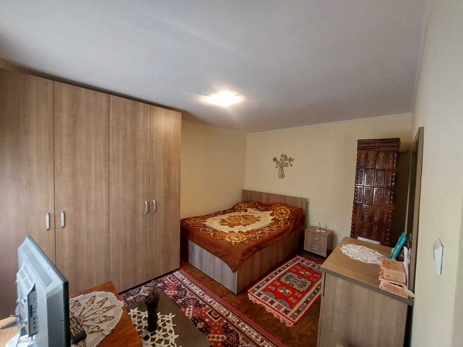 Casa de vanzare ,mobilata, utilata,cu vad stradal excelent!