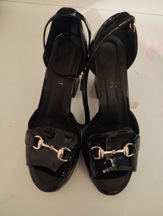 Продам туфли на высоком каблуке. Новые.