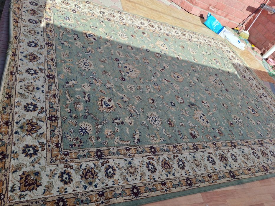 Продаётся ковры разных размеров