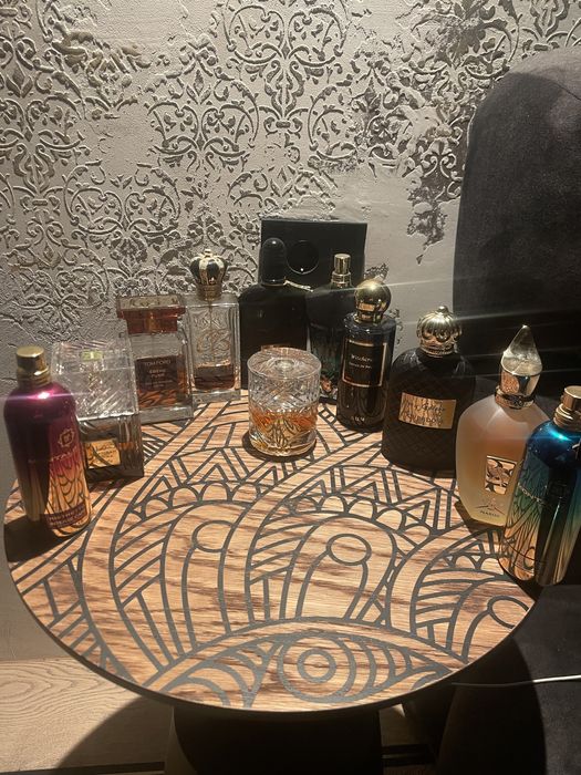 Vand Parfumuri din colectie!