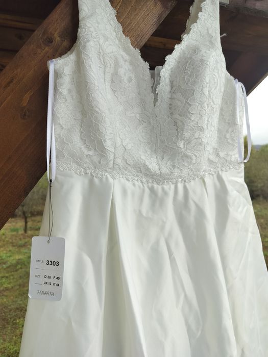 Rochie de mireasa sau cununia civila. Alba și nouă Nr 38