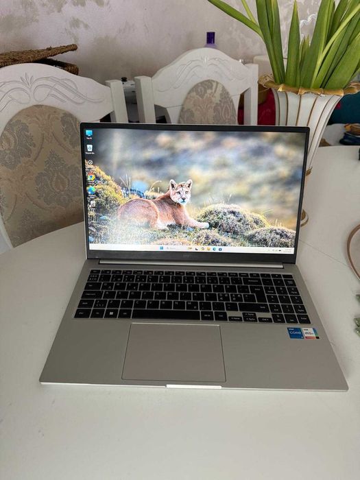 Laptop Profesional Samsung Galaxy Book /15,6" FHD Intel core i5-1235U 4,4 GHz /8GB DDR4/ 256GB SSD /PCIe Gen3, Windows 11 Pro Gri aluminu