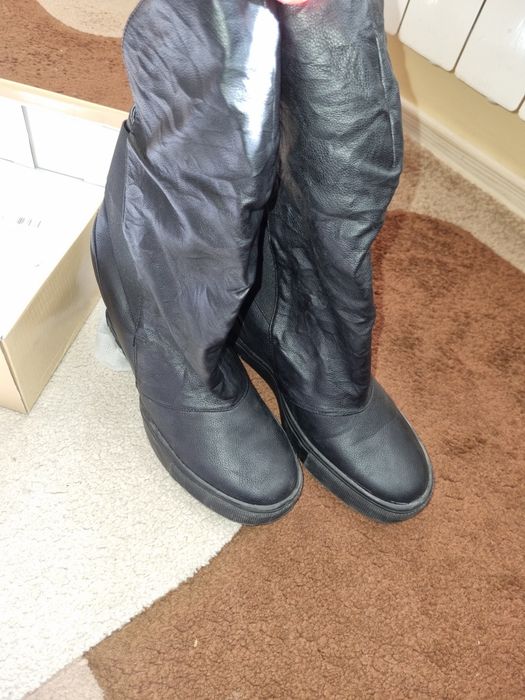 Дамски боти с ластик и скрита платформа