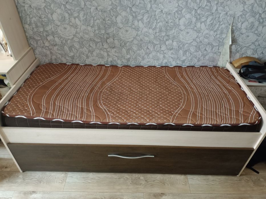 Подростковая кровать.