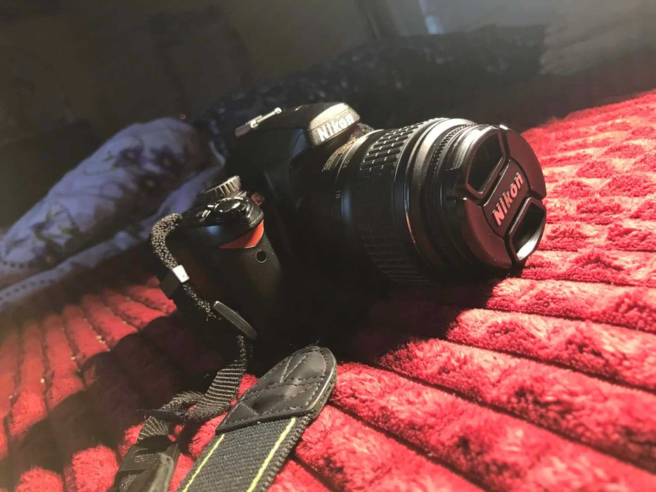 Vând Nikon D60 body +obiectiv