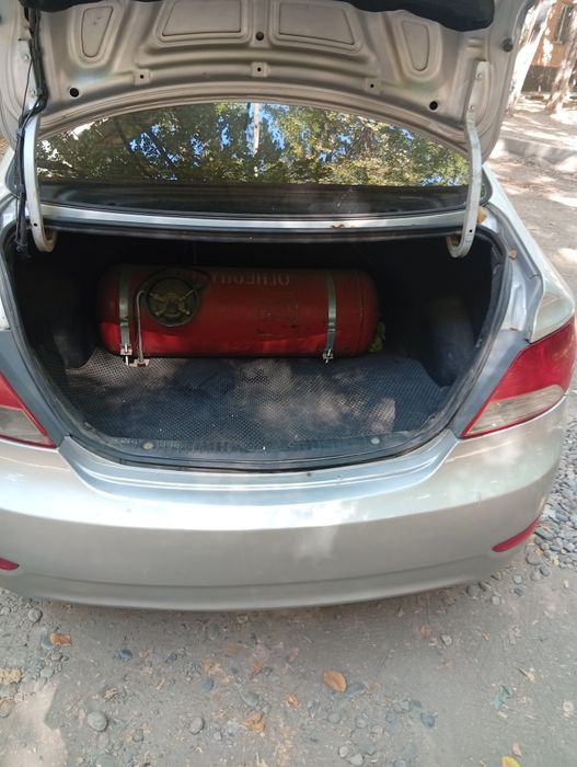 Автомобиль Хундай акцент продам