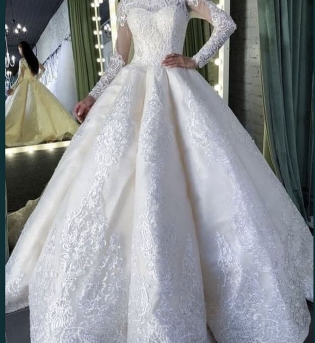 Продам платье цена 150000.возможен обмен