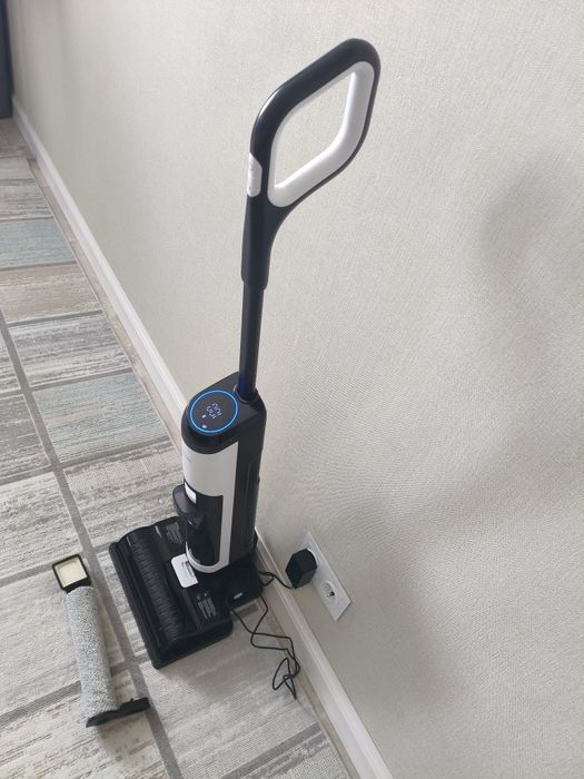 Продам вертикальный пылесос