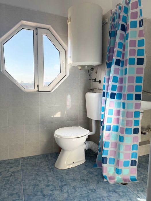 Дава под наем 3-стаен апартамент