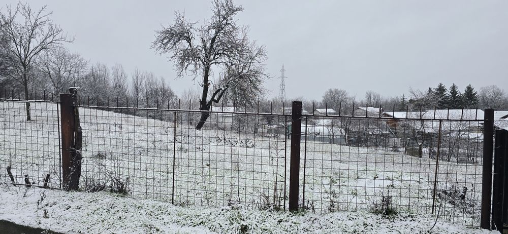 Vând teren intravilan