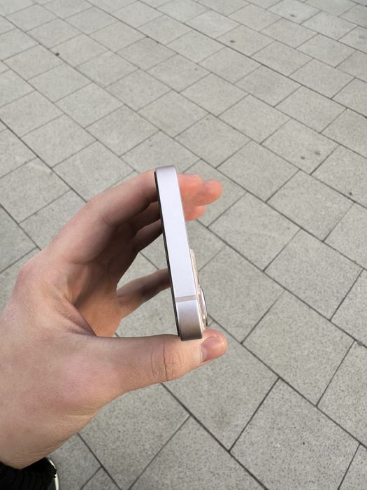 iPhone 13 mini в хорошем состоянии