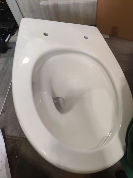 Wc ceramic suspendat cu capac nou