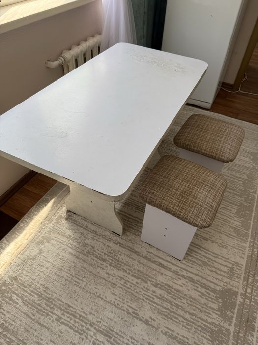 Срочно стол для кухни