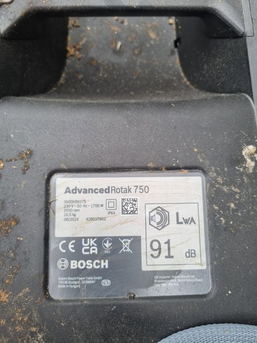 Mașină de tuns iarbă