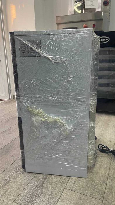 •Ледогенератор •Произдство льда: 60кг в сутке