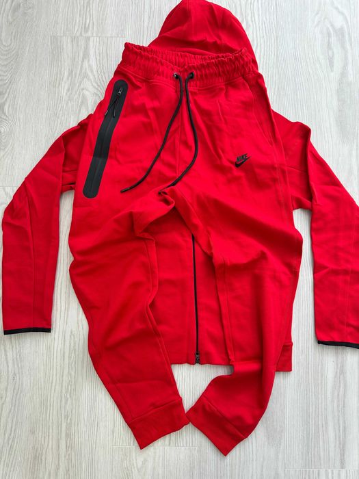 Trening Nike TECH Fleece Rosu 2024 - Model Unisex Premium Bumbac
