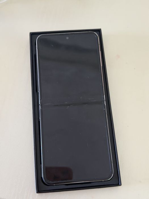 Продам самсунг z5 flip